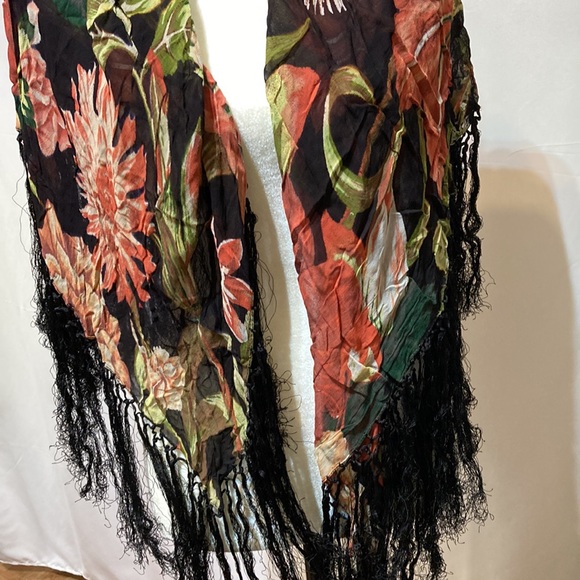 “ATG”ALL THAT GLITTERS OF SAN FRANCISCO BRAND NEW FLORAL FRINGED SCARF/SHAWL - Picture 4 of 10